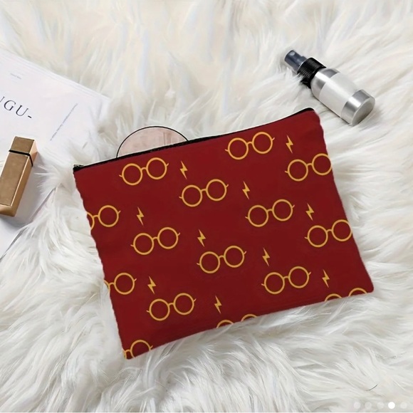 Harry Potter Gryffindor Makeup Bag - Picture 1 of 7